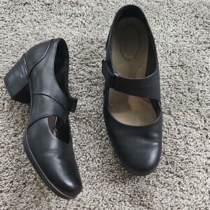 Clarks leather mary janes 8